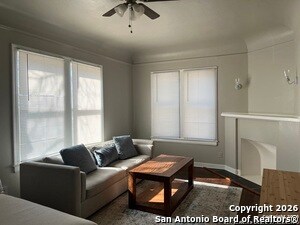 Foto del edificio - 309 E Lullwood Ave