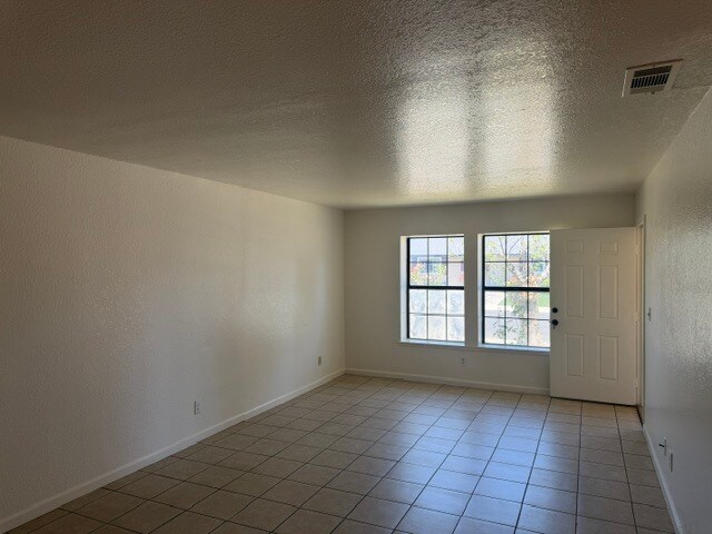 Foto del edificio - Modesto 3 Bedroom 2 Bathroom Home