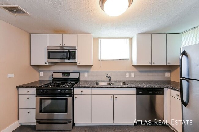Building Photo - 2650 W 40th Ave