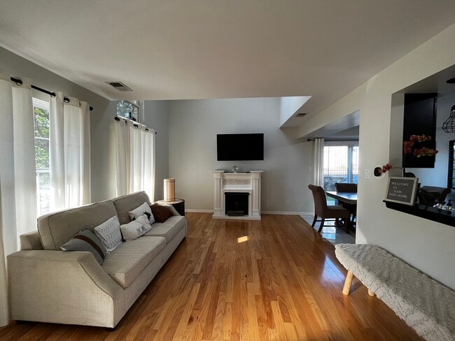 Building Photo - 7247 Honey Locust Dr