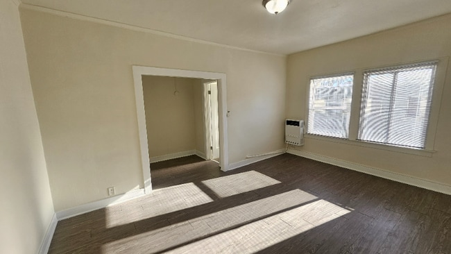 Building Photo - 815 S Lake St