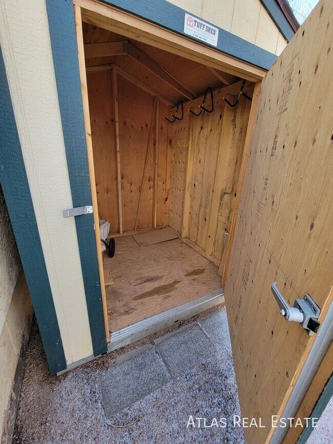 Foto del edificio - 406 Columbia Rd