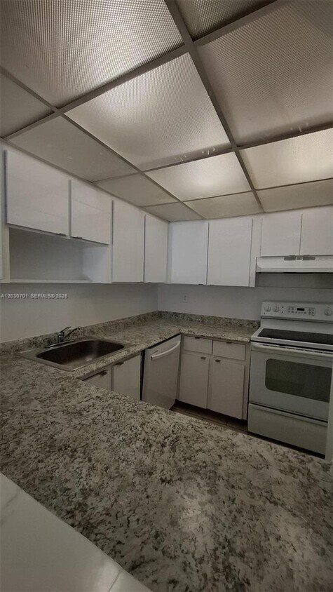 Foto del edificio - 6950 Miami Gardens Dr