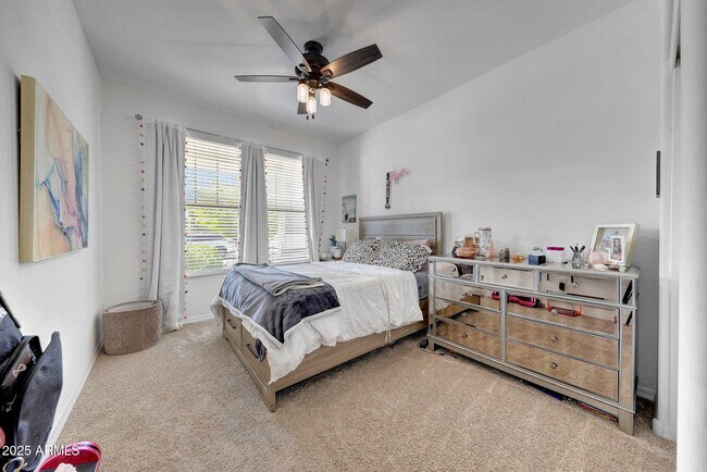 Foto del edificio - 2306 E Branham Ln