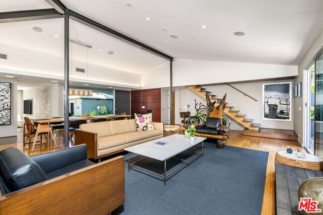 Foto del edificio - 1239 1/2 Appleton Way