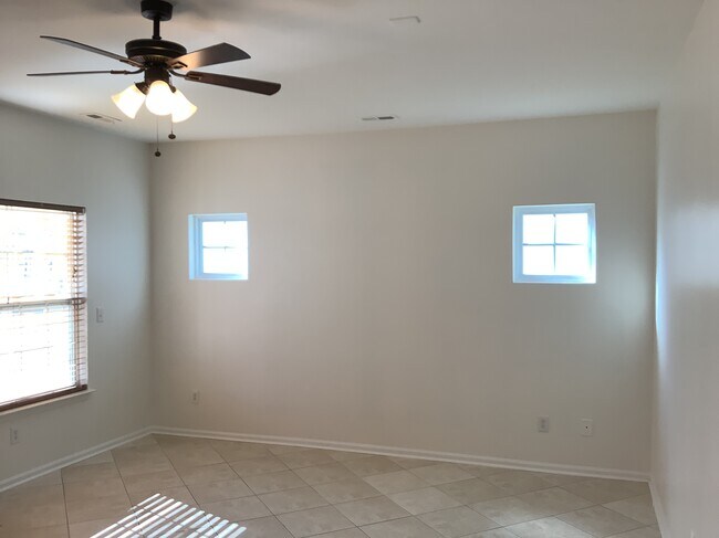 Building Photo - 4007 Sipes Place