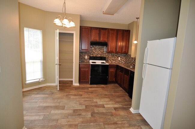 Building Photo - 164 Pine Meadows Cir