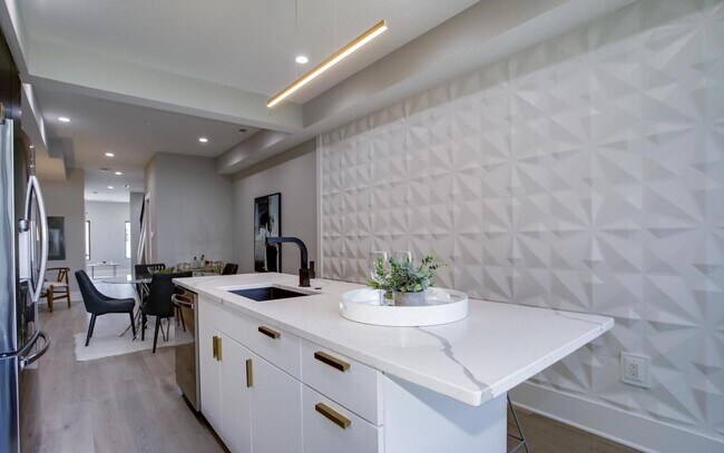 Foto del edificio - Modern 2BR/2.5BA with Private Rooftop Deck | Rebuilt 2021 | Prime NW DC Location