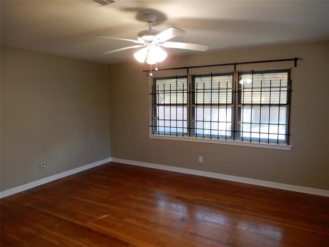 Building Photo - 10321 Kelburn Dr