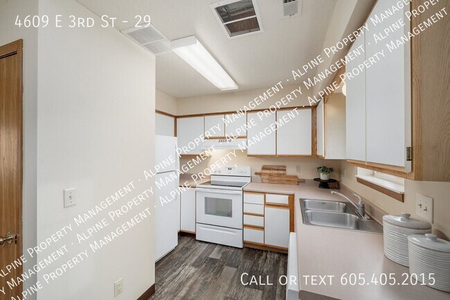Foto del edificio - 4609 E 3rd St