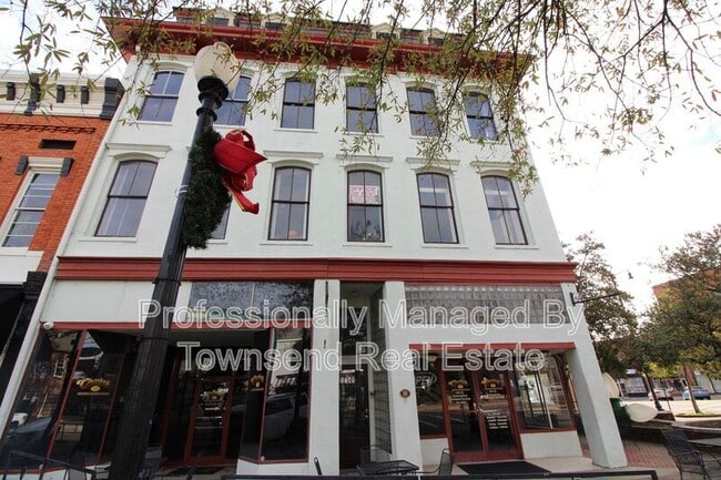 Building Photo - 102 Person St