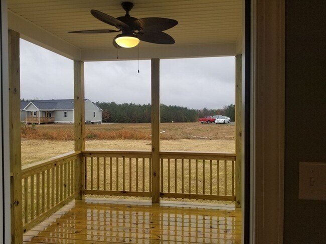 Building Photo - Beautiful Rancher in New Kent County!