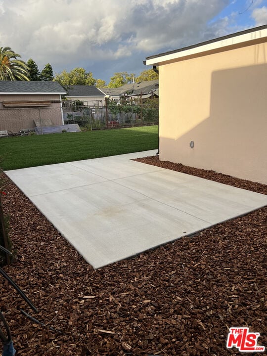 Building Photo - 15605 Berendo Ave