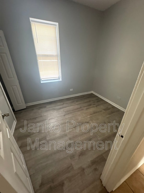 Building Photo - 7314 S Kenwood Ave