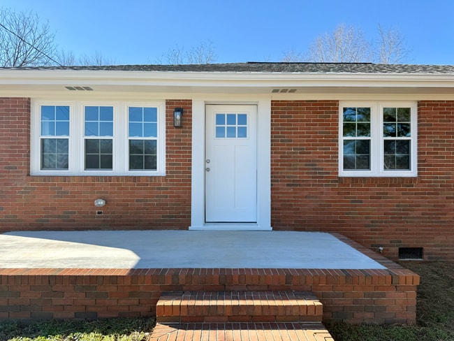 Foto del edificio - Completely Remodeled Home For Rent!