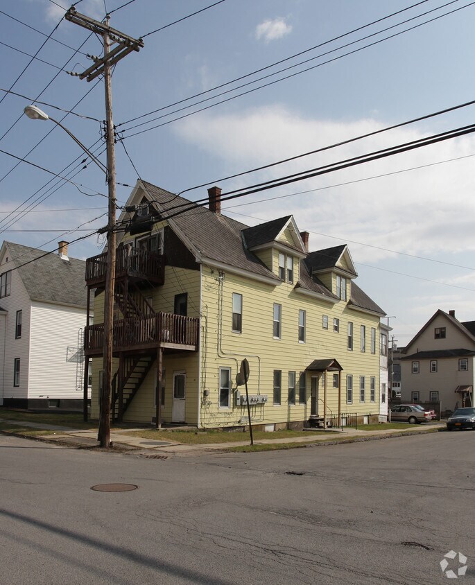 41 Van Derveer St, Amsterdam, NY 12010 Apartments in Amsterdam, NY