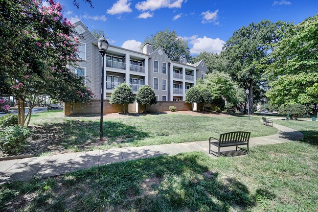 Building Photo - 300 S Cedar St