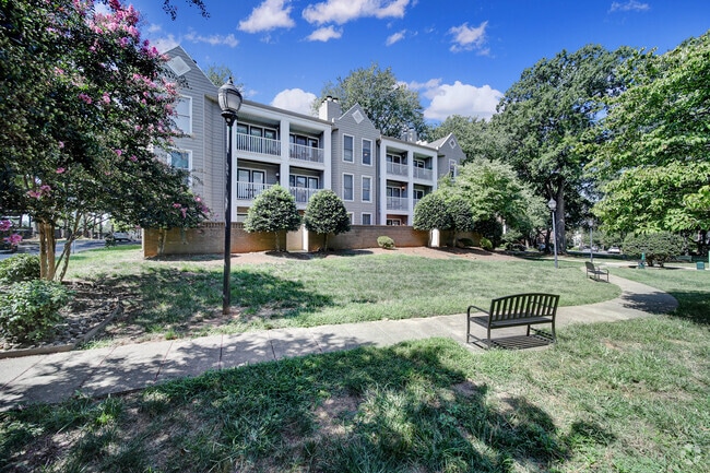 Building Photo - 300 S Cedar St
