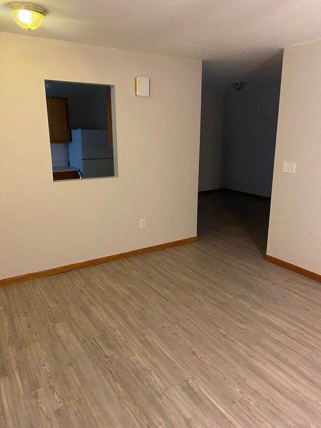 Building Photo - Sublease Available for Immediate Move in!
