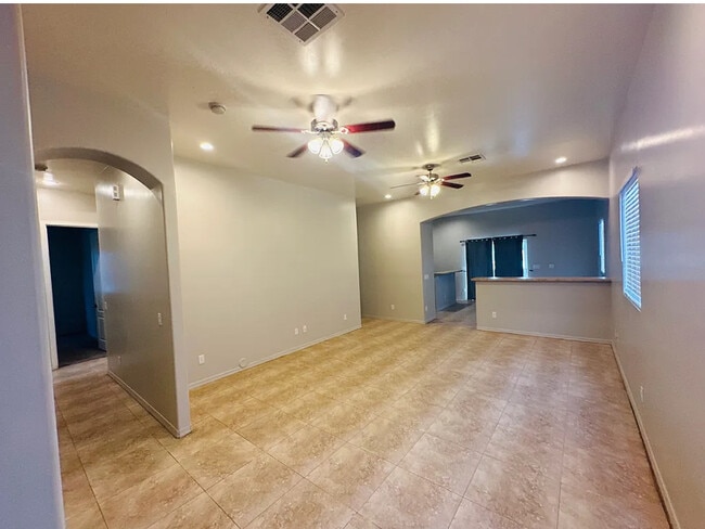 Foto del edificio - 1417 E Lupine Ave