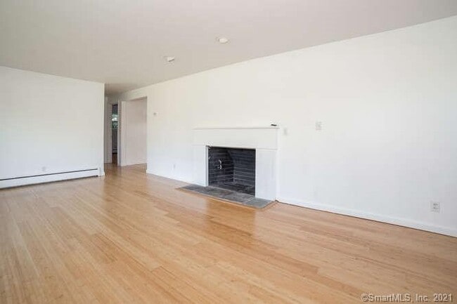 Building Photo - 1 Knoll Dr