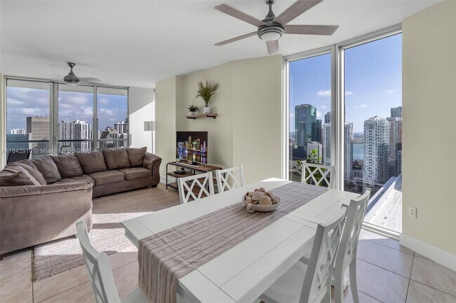Foto del edificio - 185 SW 7th St
