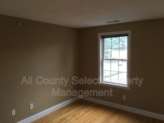 Building Photo - 83 Holten St