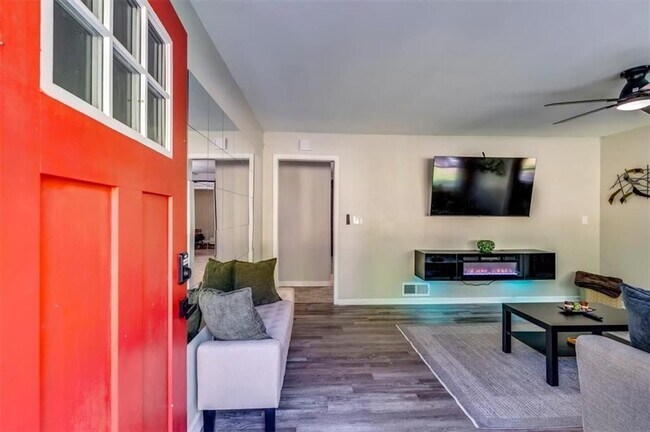 Foto del edificio - 3482 Scenic Dr