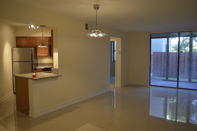Foto del edificio - 216 Lake Pointe Dr