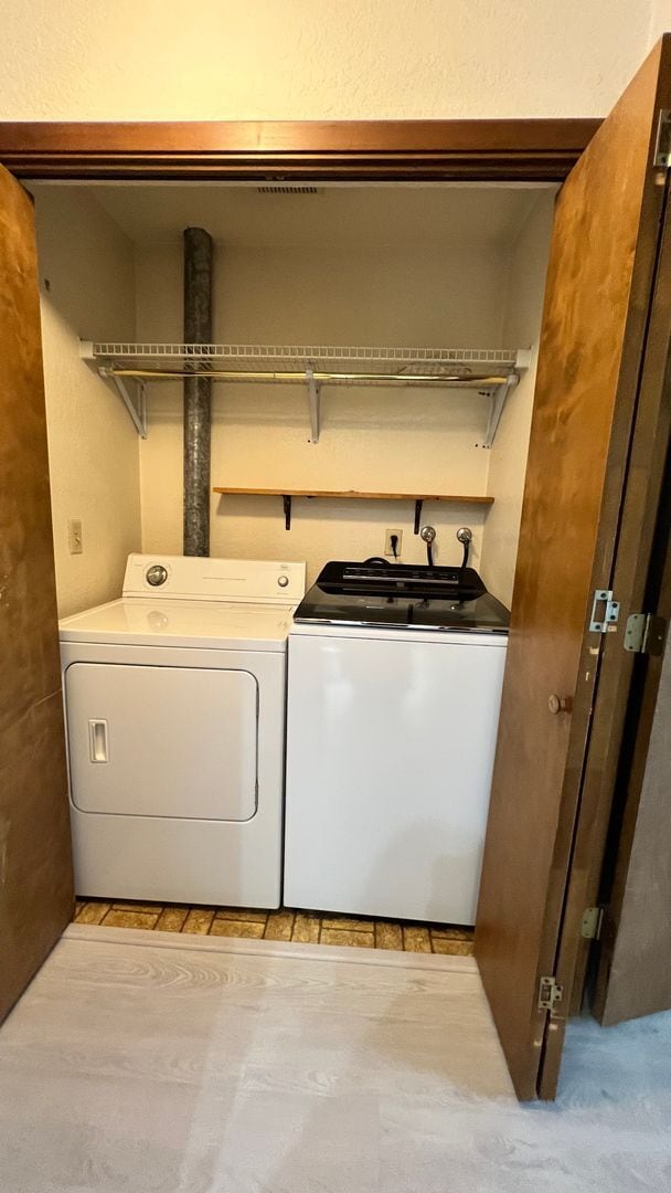 Building Photo - 4Plex 2bed x 1.5bath unit in Seattle, minutes away from major highways.