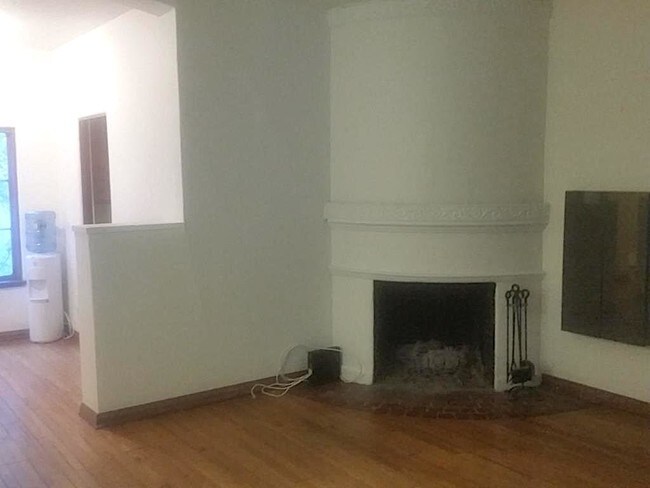 Foto del edificio - 1330 Miller Dr