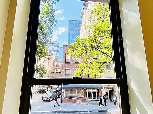 Foto del edificio - 433 W 45th St