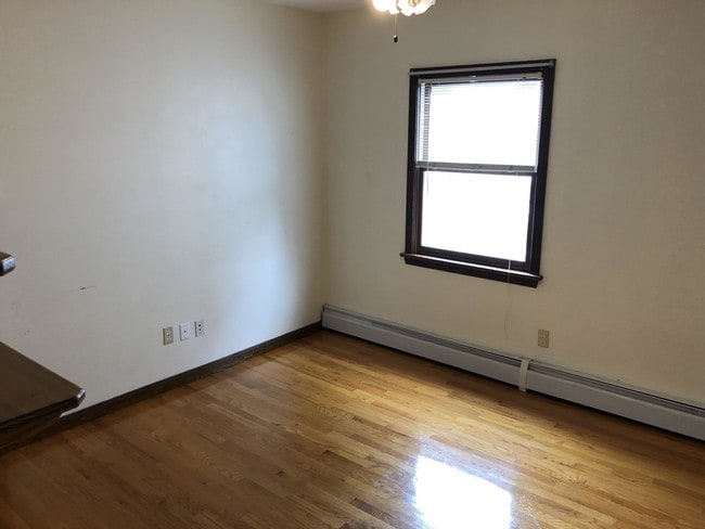 Building Photo - 3 bedroom in Pawtucket RI 02860