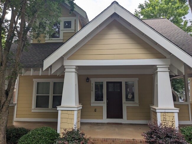 Building Photo - 490 Barnett Shoals Rd