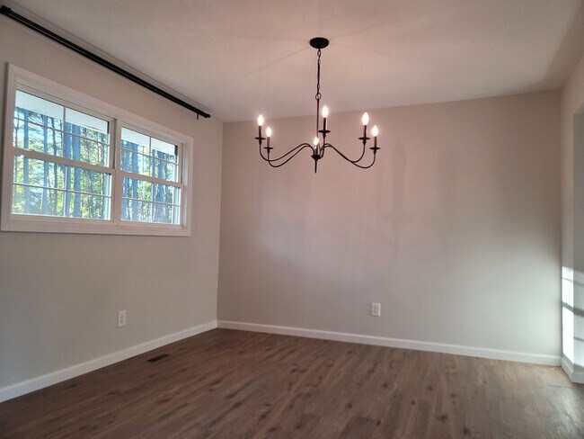Foto del edificio - Beautifully Upgraded Ranch Home located outside of Pinehurst! Short Commute to Fort Bragg!