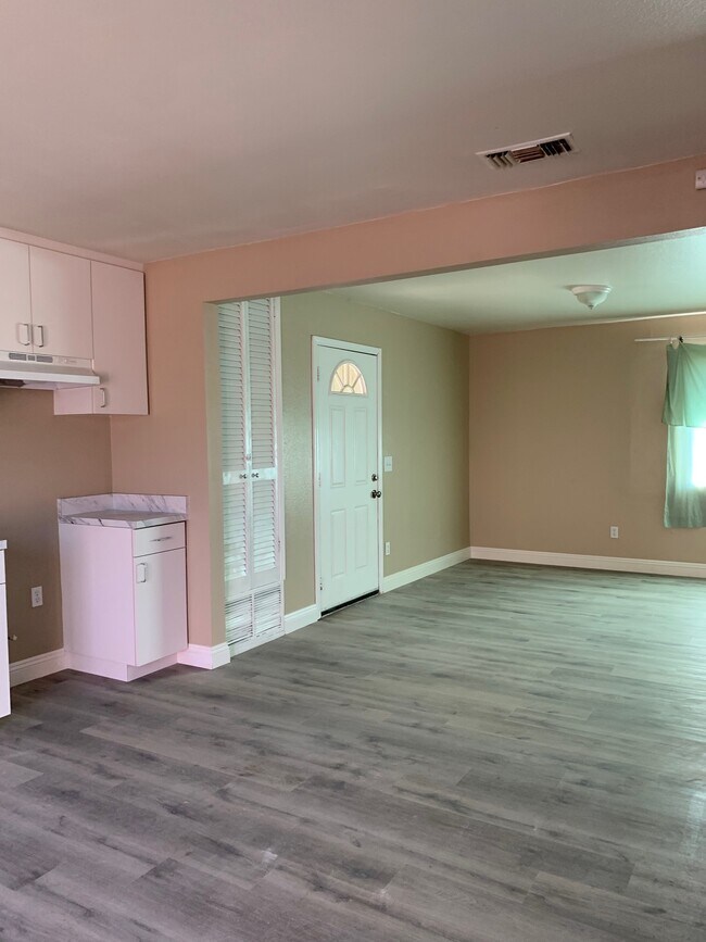 Foto del edificio - 4435 Edra Ave