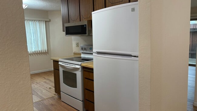 Spacious 3 bed/2 bath condo in Desirable Valley Crest - Spacious 3 bed/2 bath condo in Desirable Valley Crest