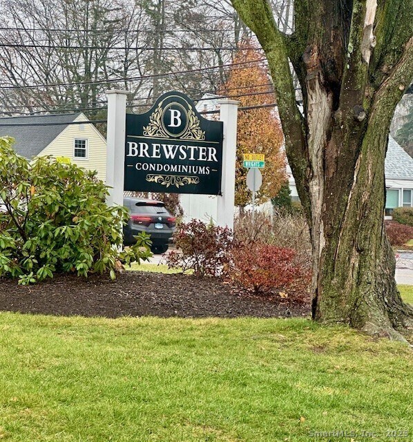 Foto principal - 47 Brewster Rd