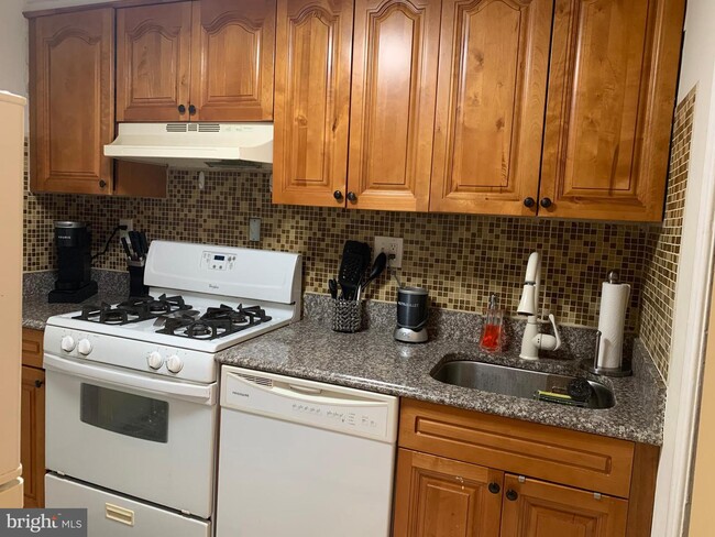 Foto del edificio - 8503 Chestnut Oak Rd