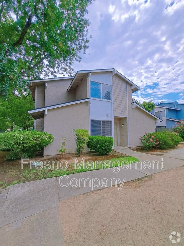 Building Photo - 4765 N Cedar Ave
