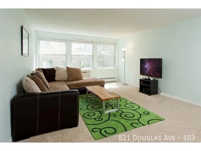 Foto del edificio - 821 Douglas Ave