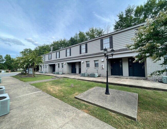 Building Photo - 4184 W 7th St