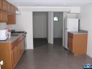 Building Photo - 249 Knickerbocker Rd