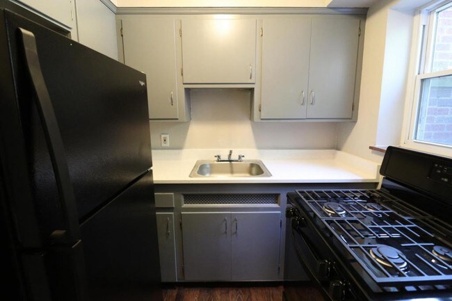 Building Photo - 4101 Ridge Road #05
