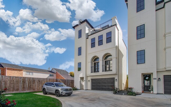 Foto del edificio - 3335 Beverly Frst Dr