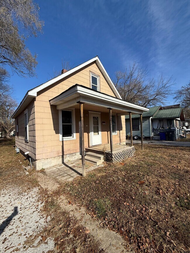Building Photo - 1286 E Vanderhoof St
