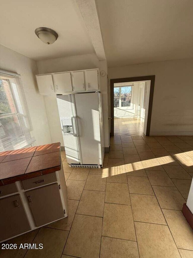 Foto del edificio - 1165 E 10th St