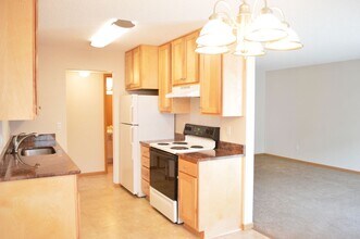 Building Photo - 1270 Larpenteur Ave W