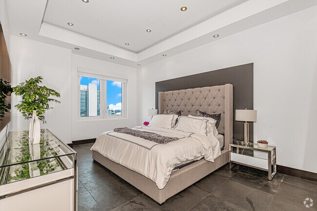 Stunning High Ceiling Apartments For Rentmiami image