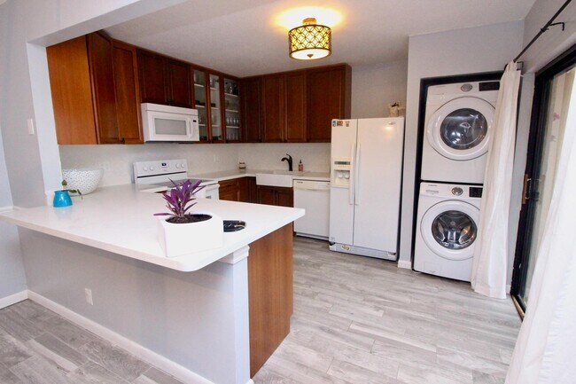 Building Photo - 1614 Shaker Cir